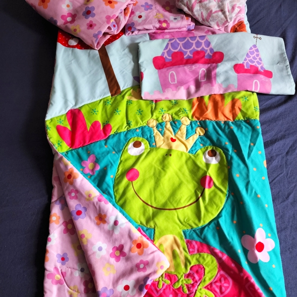 Toddler Bedding Set w/ Reversable Comforter - Princess Frog